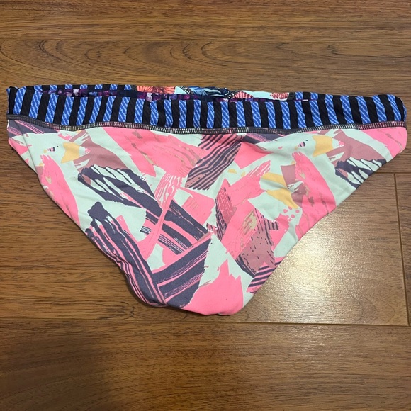 Maaji bikini - Picture 4 of 4